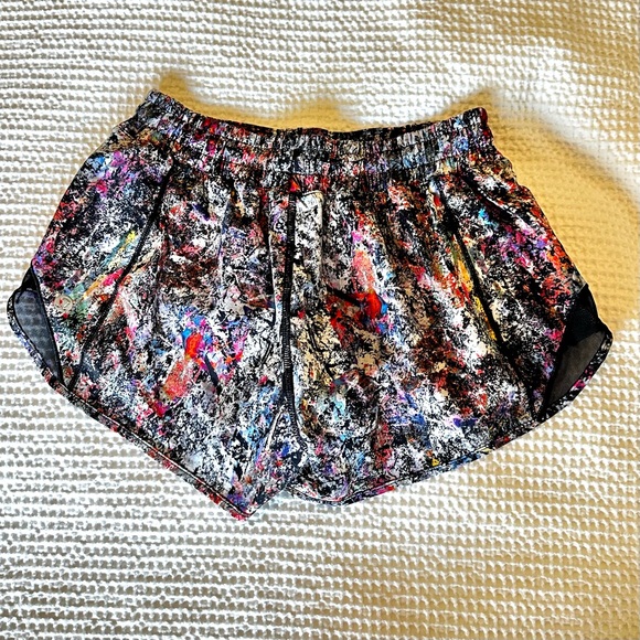 Lululemon Hotty Hot Shorts - Picture 2 of 3